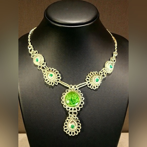 Antique Czech Cannetille Silesian Iron Wirework & Green Glass Demi Parure Set - Picture 2 of 9